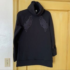Lululemon To You Floral Appliqué Embroidered Pullover Tunic Top Black Size 4
